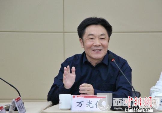 圖為山東師范大學(xué)副校長(zhǎng)萬(wàn)光俠在開(kāi)幕式上發(fā)言?！≮w曉 攝