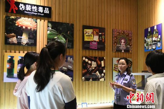 山西省司法行政戒毒系統(tǒng)積極面向社會開展禁毒警示教育?！　　⊥踅ㄜ?攝