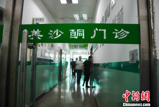 有數(shù)據(jù)顯示，十年來，山西省司法行政戒毒系統(tǒng)累計(jì)收治戒毒人員總數(shù)6萬余人。截至目前，在冊強(qiáng)制隔離戒毒人員、自愿戒毒人員、戒毒康復(fù)人員、美沙酮維持治療人員共1.2萬余人?！⊥踅ㄜ?攝