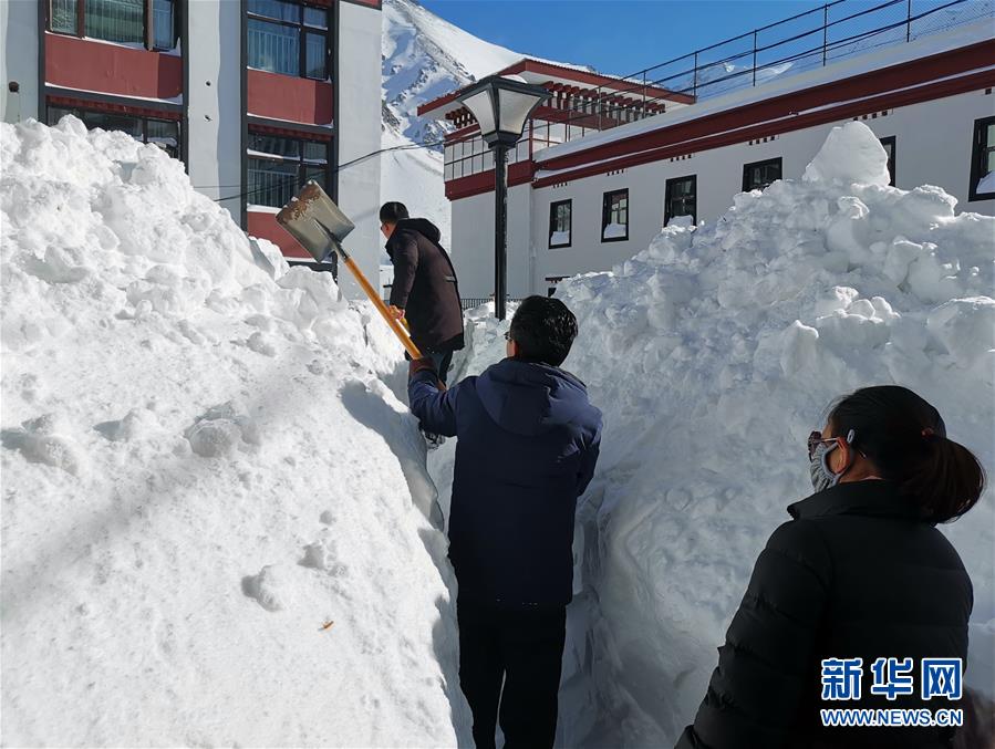 （圖文互動）（1）西藏日喀則普降暴雪 電力交通逐步恢復(fù)無人員傷亡