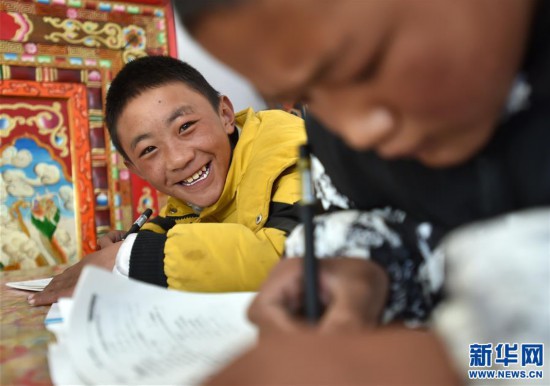 （新春走基層）（4）我們將在低海拔新居過(guò)年——極高海拔地區(qū)群眾生態(tài)搬遷安置點(diǎn)見(jiàn)聞