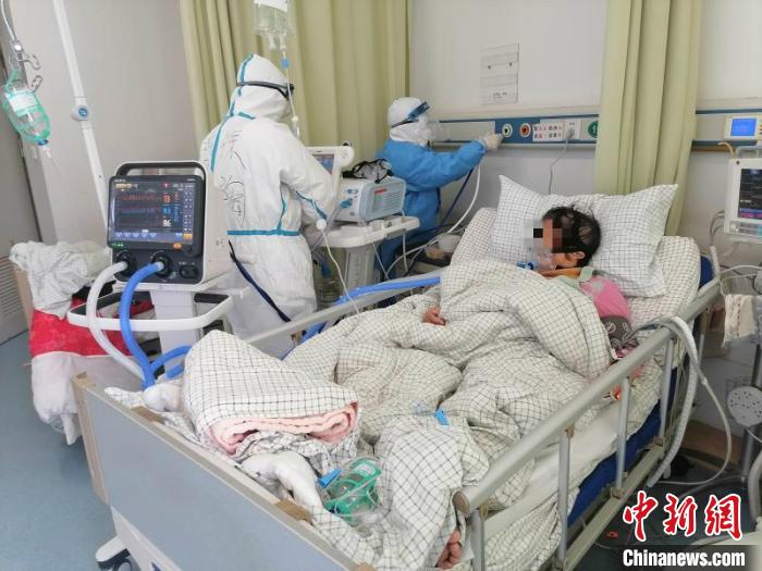 四川援助湖北醫(yī)生：幫患者打開心結(jié)，也是“良藥”