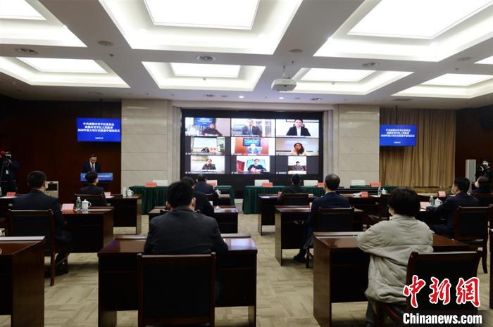 青羊區(qū)2020年重大項目在線集中簽約儀式現(xiàn)場。青羊區(qū)委宣傳部供圖