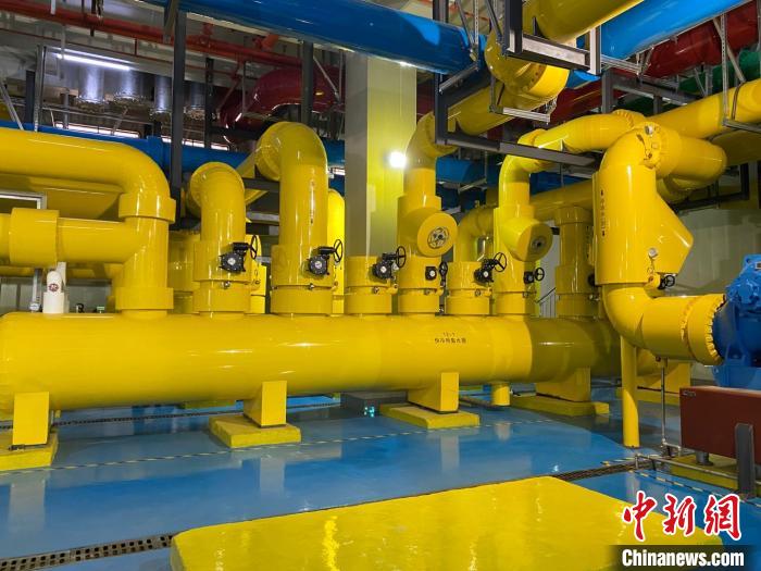 圖為中國移動(dòng)云南數(shù)據(jù)中心冷卻系統(tǒng)。　王旌亞 攝