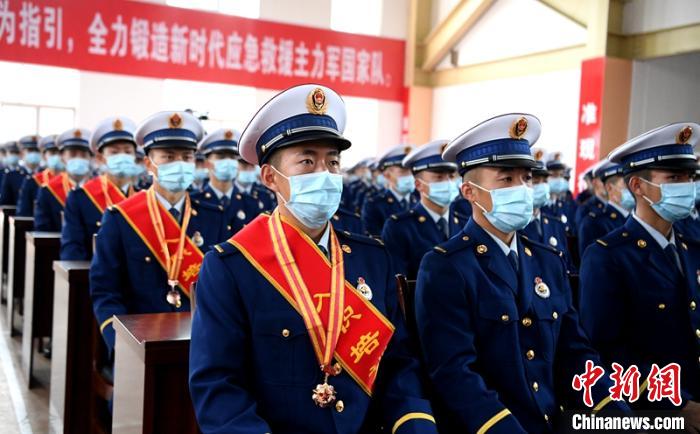 授銜表彰儀式現(xiàn)場?！⒅铱?攝