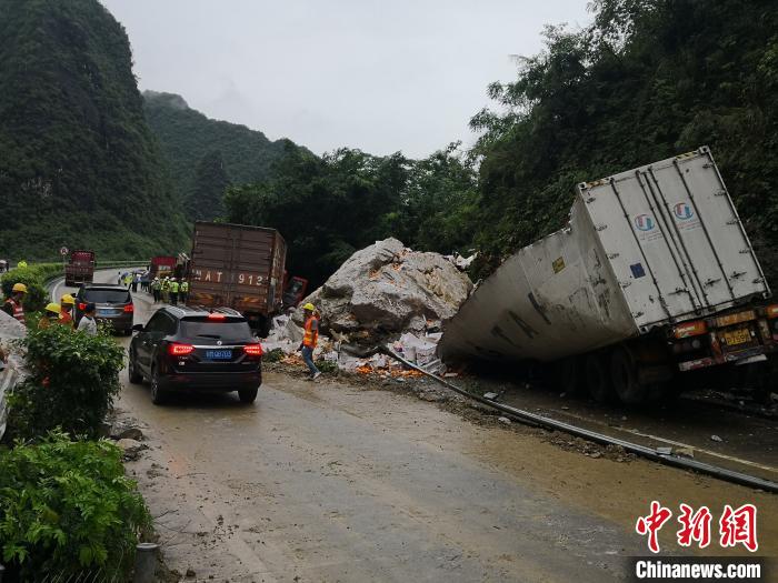 事故現(xiàn)場(chǎng)?！↑S鵬 攝