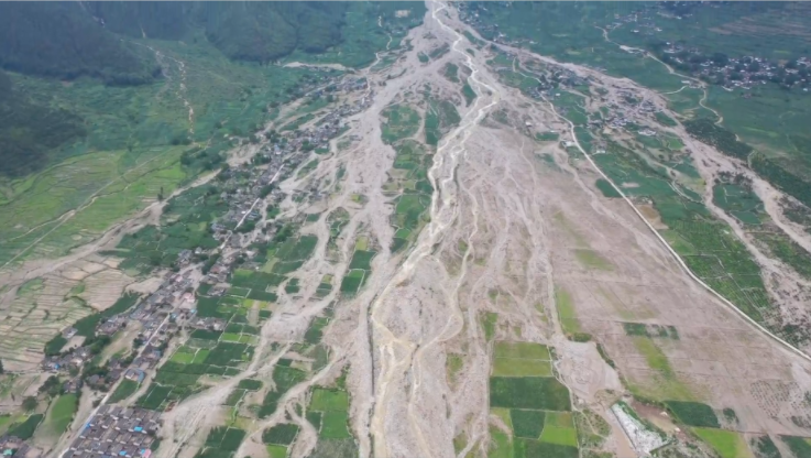 ▲圖為涼山冕寧山洪現(xiàn)場，來源：四川消防。