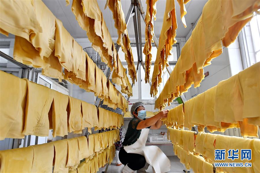 （新華全媒頭條·走向我們的小康生活·圖文互動）（10）長城腳下，小康村串成“珍珠鏈”