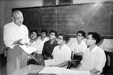 舍我其誰(shuí)報(bào)國(guó)志，碧血丹心愛(ài)國(guó)情