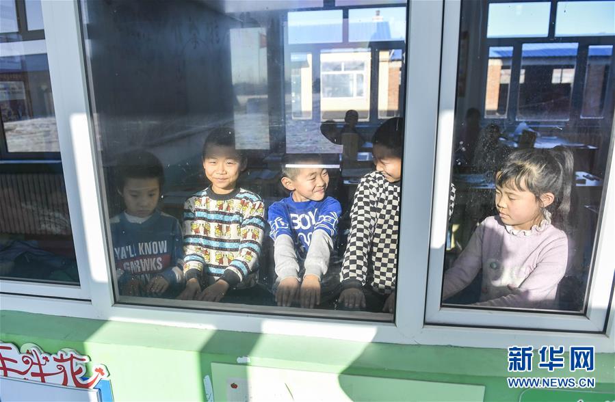 (新華全媒頭條·圖文互動(dòng))(14)偉大旗幟引領(lǐng)歷史巨變——習(xí)近平新時(shí)代中國(guó)特色社會(huì)主義思想指引“十三五”經(jīng)濟(jì)社會(huì)發(fā)展述評(píng)