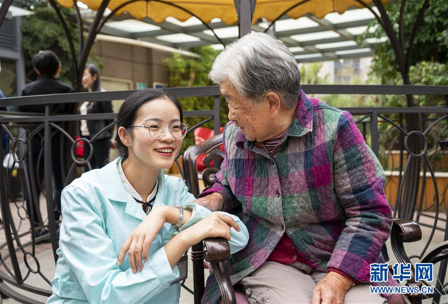 (新華全媒頭條·五中全會(huì)精神在基層·圖文互動(dòng))(3)奮發(fā)新青年 逐夢新征程——各地青年學(xué)習(xí)貫徹落實(shí)五中全會(huì)精神觀察