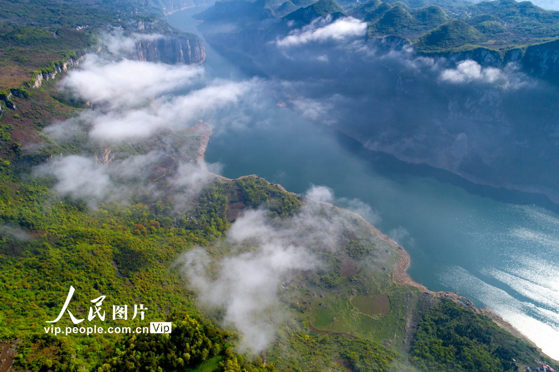 2022年4月3日拍攝的貴州省黔西市新仁苗族鄉(xiāng)境內(nèi)的烏江一級支流六沖河。