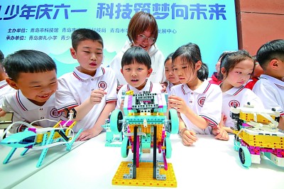 激勵(lì)創(chuàng)新，樹立“強(qiáng)國(guó)有我”鴻鵠志